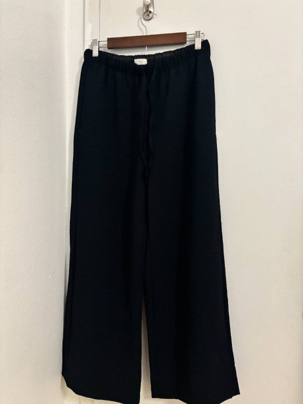 Aritzia WILFRED The Lodge Pant - Crepette | Black | Size Medium - Picture 3 of 6